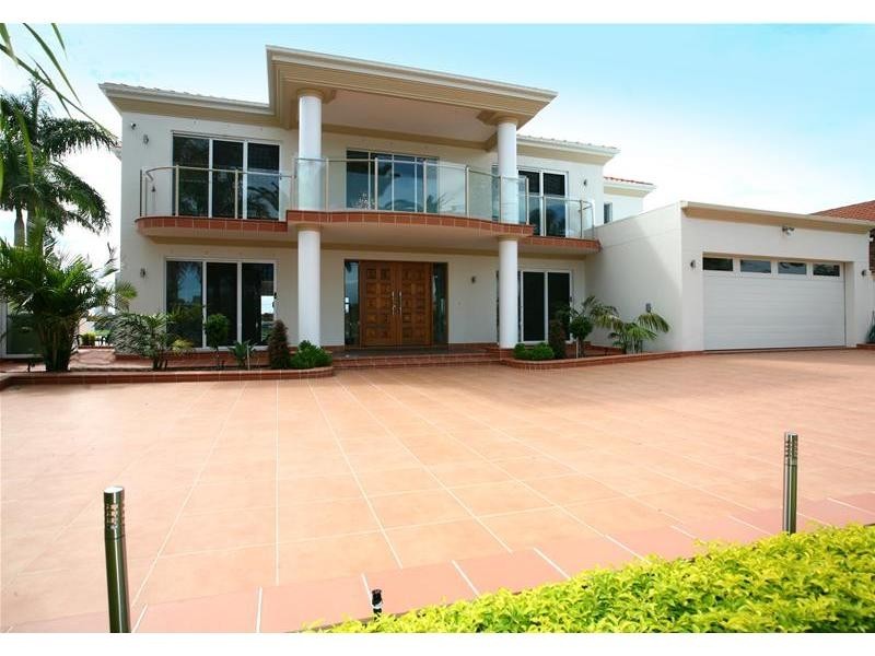 13 Intrepid Drive, Mermaid Waters QLD 4218