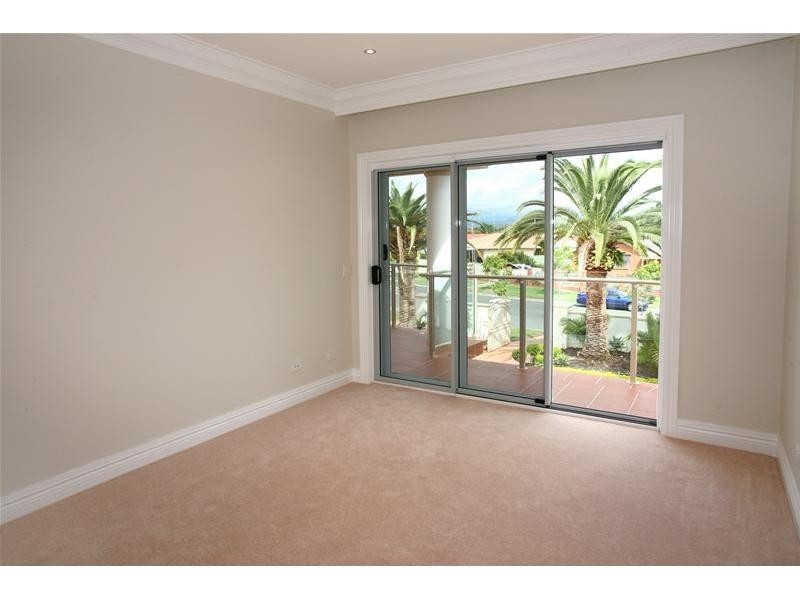 13 Intrepid Drive, Mermaid Waters QLD 4218