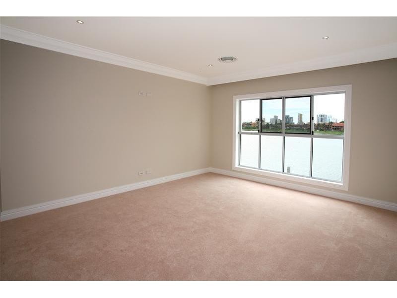 13 Intrepid Drive, Mermaid Waters QLD 4218