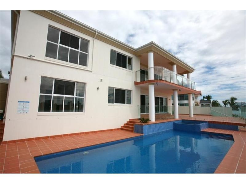 13 Intrepid Drive, Mermaid Waters QLD 4218