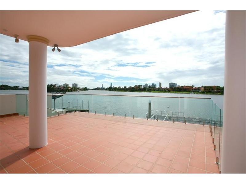 13 Intrepid Drive, Mermaid Waters QLD 4218