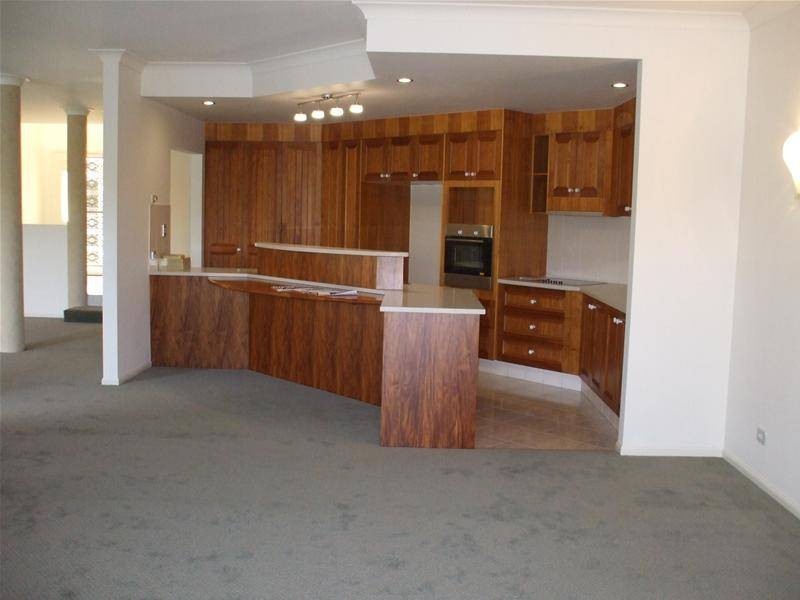 168 Port Jackson Boulevard, Clear Island Waters QLD 4226