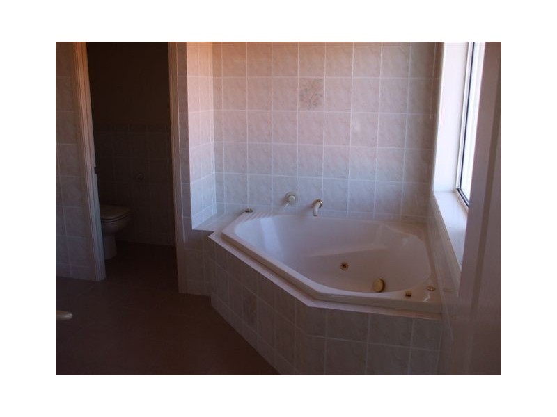36 Montevideo Drive, Clear Island Waters QLD 4226