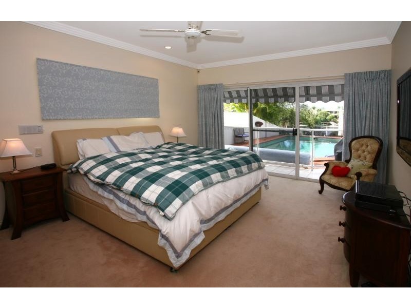 Clear Island Waters QLD 4226
