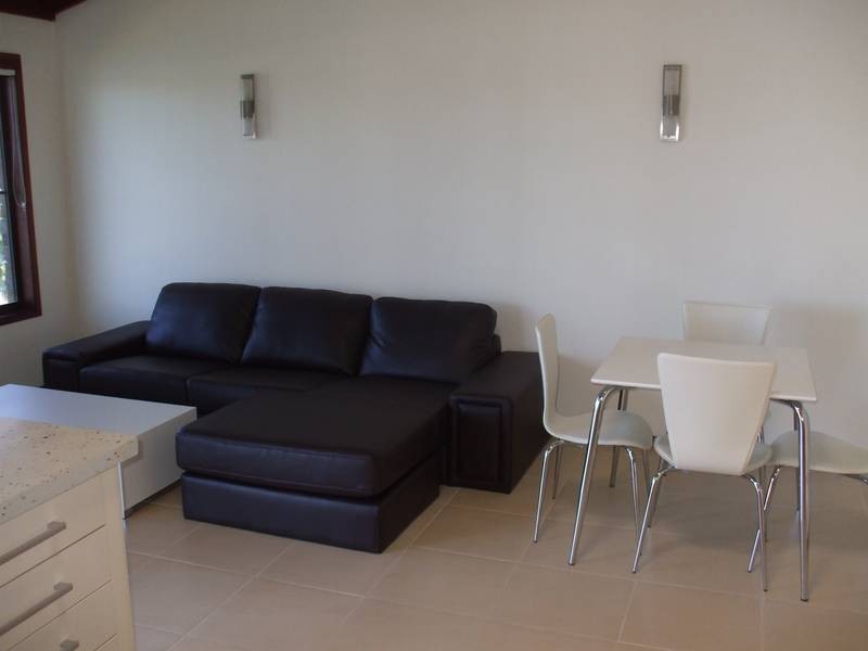 11 Weatherly Avenue, Mermaid Waters QLD 4218