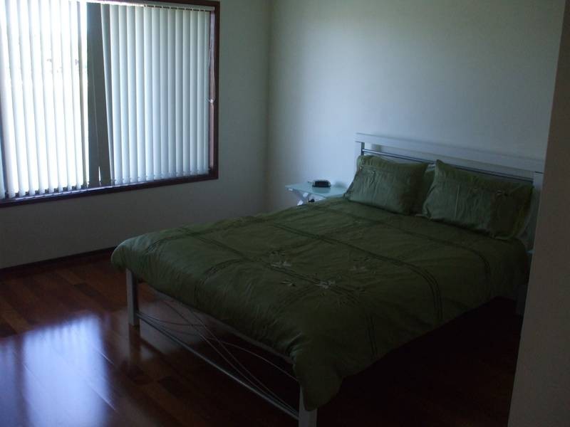 11 Weatherly Avenue, Mermaid Waters QLD 4218