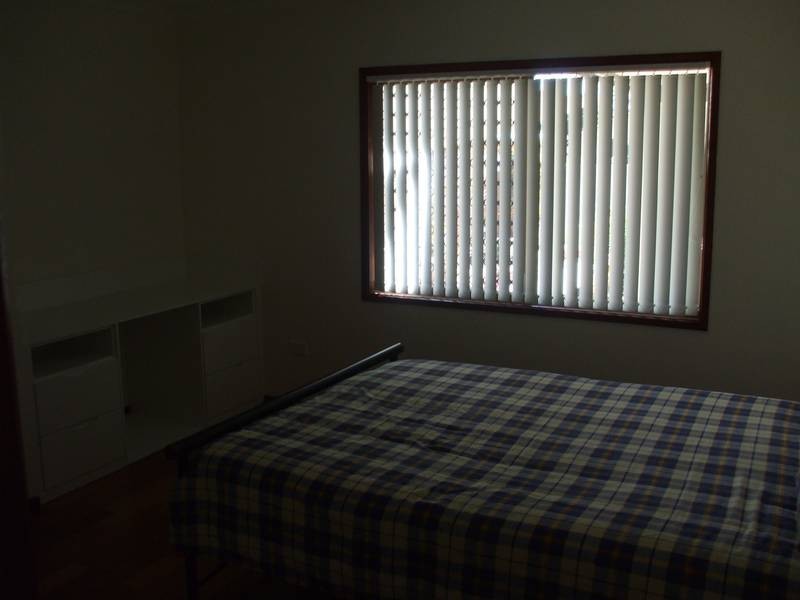 11 Weatherly Avenue, Mermaid Waters QLD 4218