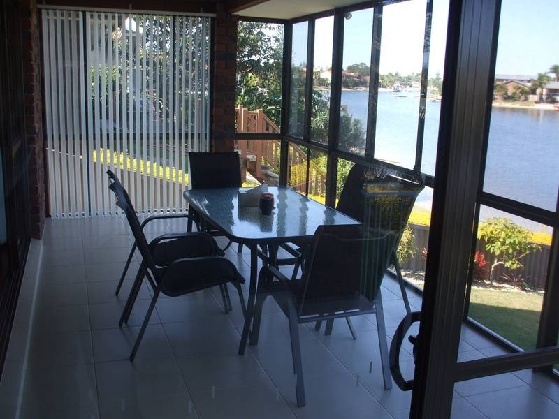 11 Weatherly Avenue, Mermaid Waters QLD 4218