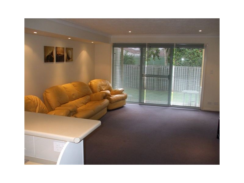 6 215 Cottesloe Drive, Mermaid Waters QLD 4218