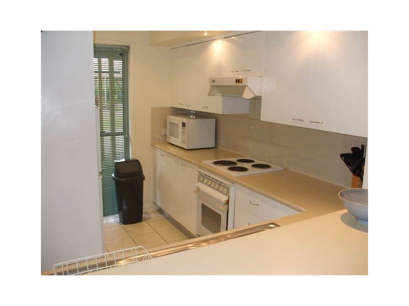 6 215 Cottesloe Drive, Mermaid Waters QLD 4218