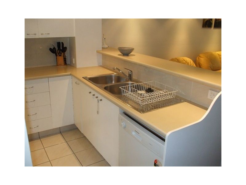 6 215 Cottesloe Drive, Mermaid Waters QLD 4218