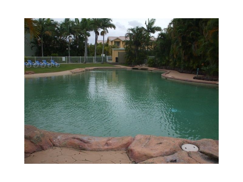 6 215 Cottesloe Drive, Mermaid Waters QLD 4218