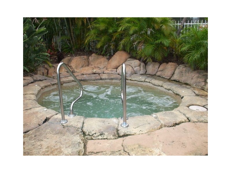 6 215 Cottesloe Drive, Mermaid Waters QLD 4218