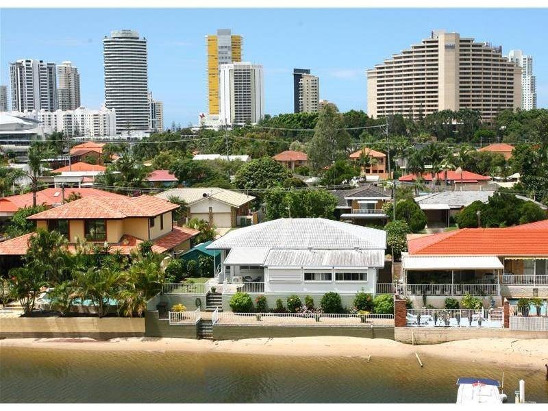 3 Winter Haven Key, Broadbeach Waters QLD 4218