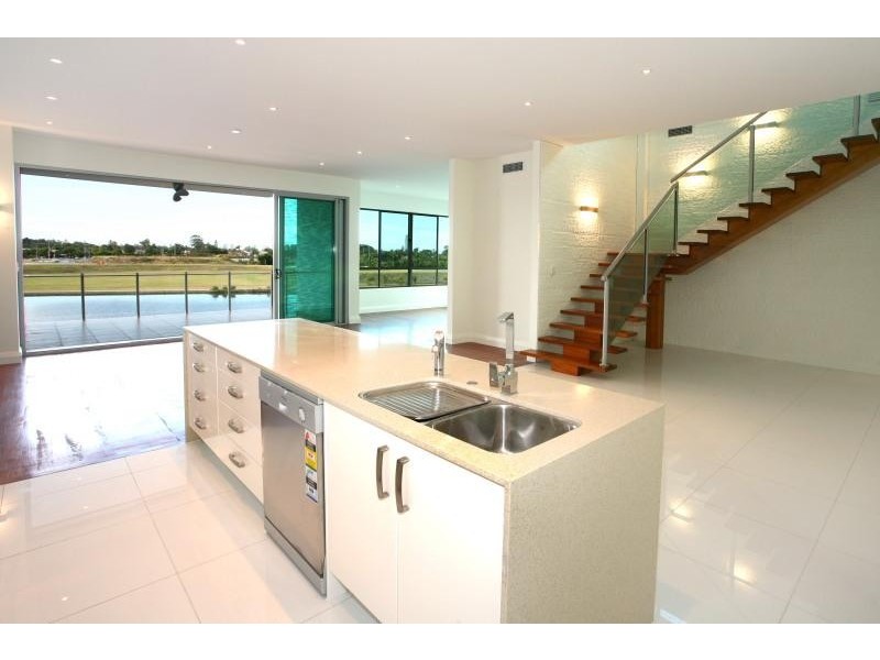 5057 Emerald Island Drive, Carrara QLD 4211