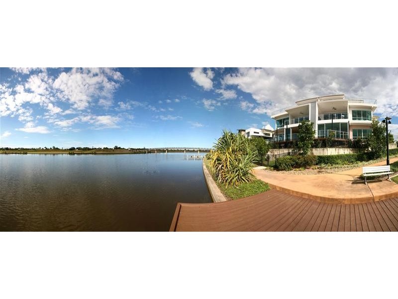 5057 Emerald Island Drive, Carrara QLD 4211