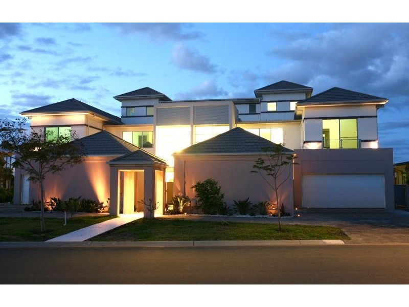 5057 Emerald Island Drive, Carrara QLD 4211