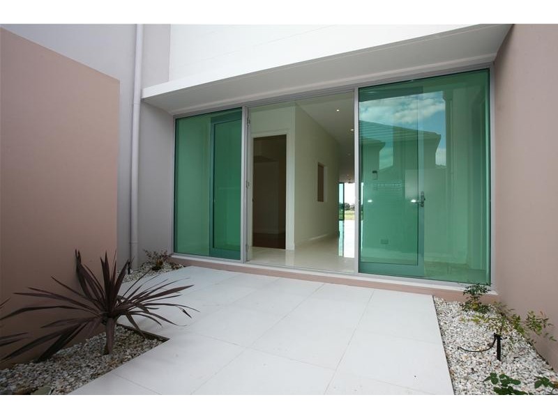 5057 Emerald Island Drive, Carrara QLD 4211