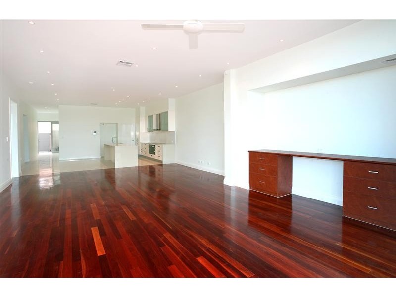 5057 Emerald Island Drive, Carrara QLD 4211