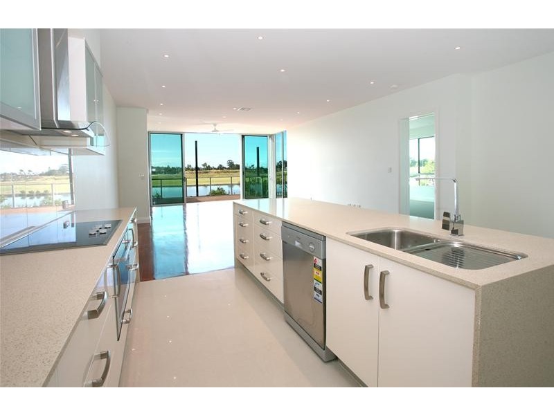 5057 Emerald Island Drive, Carrara QLD 4211