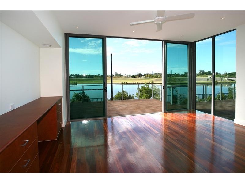 5057 Emerald Island Drive, Carrara QLD 4211