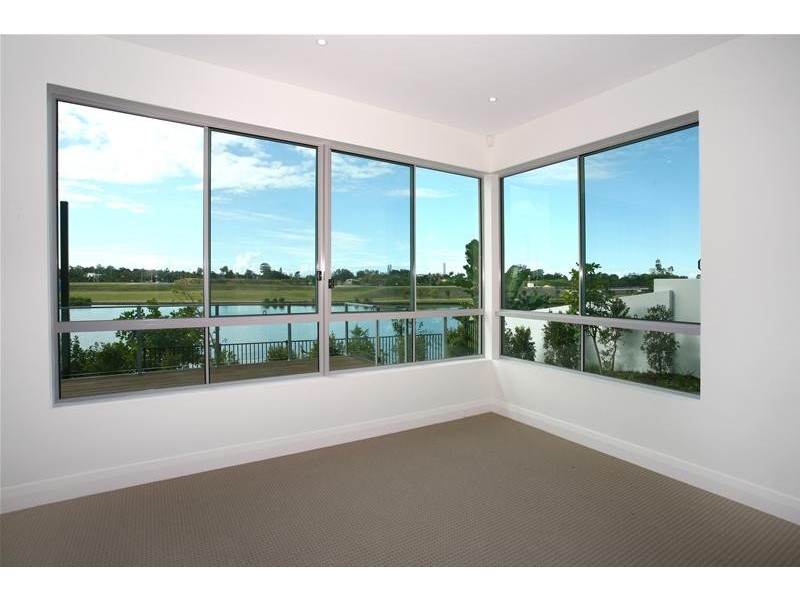 5057 Emerald Island Drive, Carrara QLD 4211