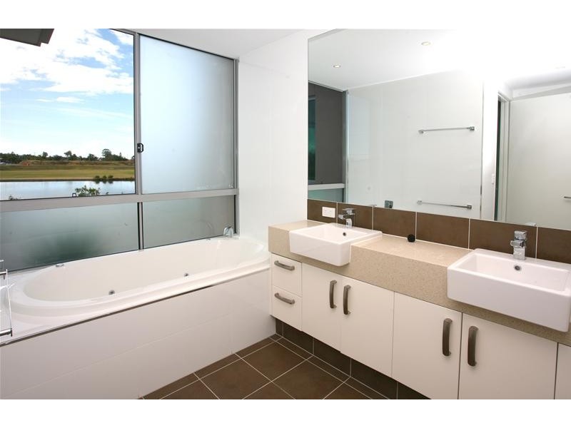 5057 Emerald Island Drive, Carrara QLD 4211