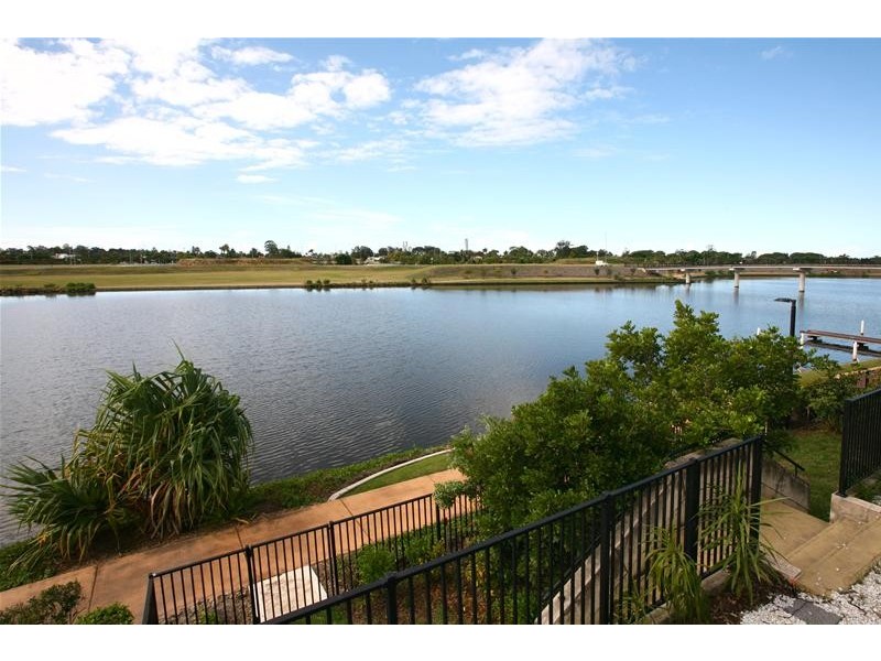 5057 Emerald Island Drive, Carrara QLD 4211