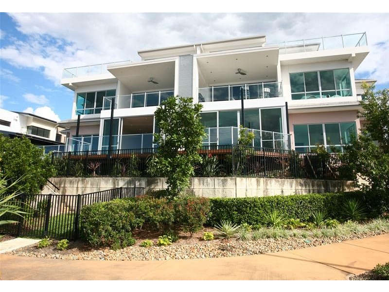5057 Emerald Island Drive, Carrara QLD 4211
