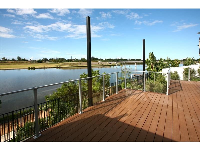 5057 Emerald Island Drive, Carrara QLD 4211