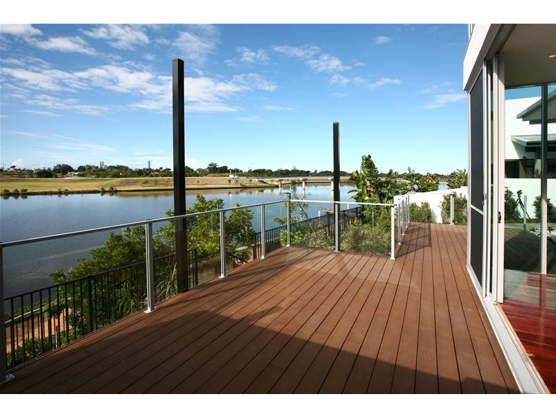 5057 Emerald Island Drive, Carrara QLD 4211