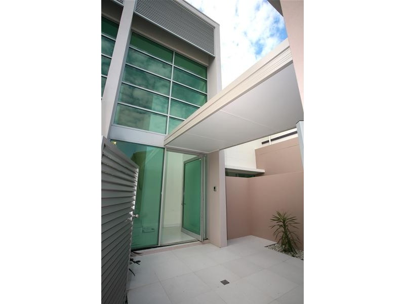 5057 Emerald Island Drive, Carrara QLD 4211