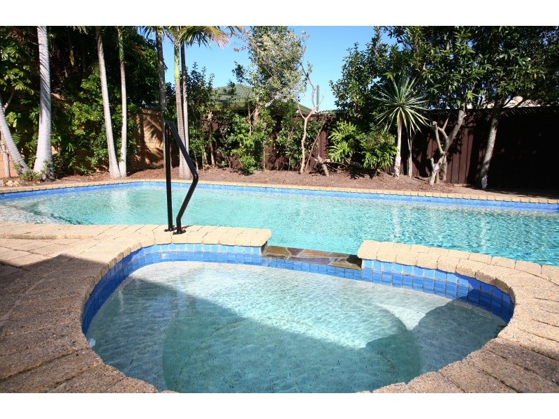 80 Rumrunner Street, Mermaid Waters QLD 4218