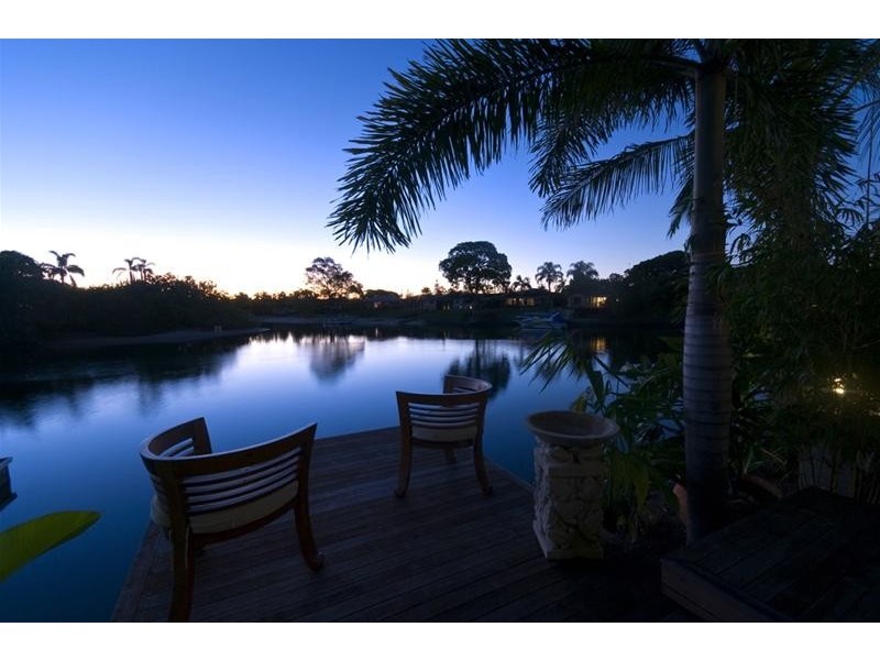 9 Savoy Drive, Broadbeach Waters QLD 4218