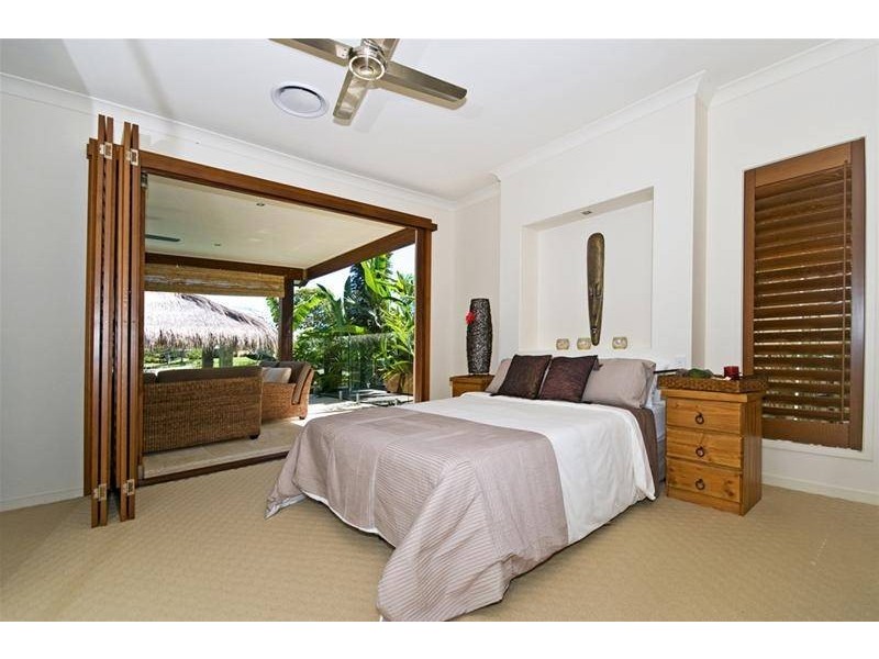 9 Savoy Drive, Broadbeach Waters QLD 4218