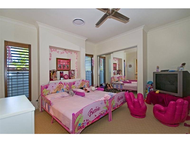 9 Savoy Drive, Broadbeach Waters QLD 4218