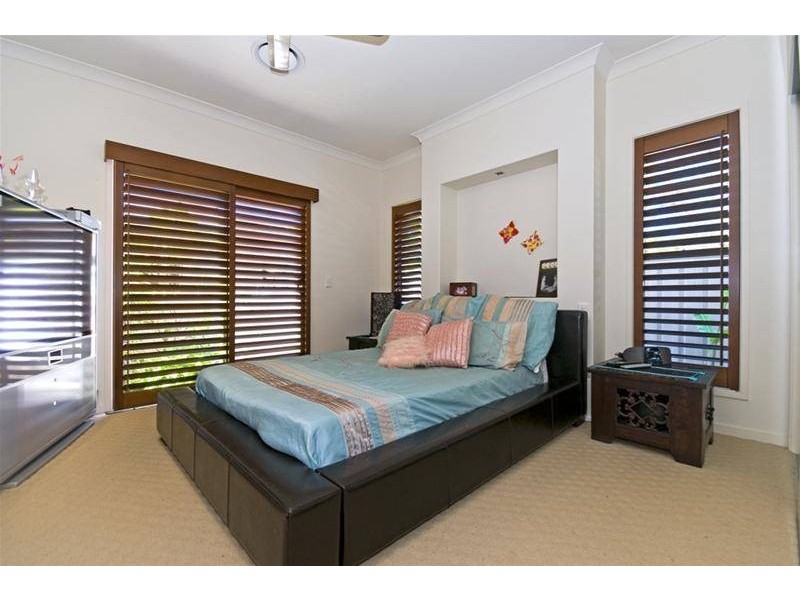 9 Savoy Drive, Broadbeach Waters QLD 4218