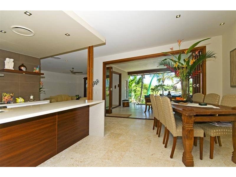 9 Savoy Drive, Broadbeach Waters QLD 4218