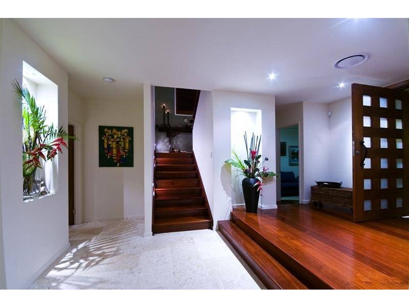 9 Savoy Drive, Broadbeach Waters QLD 4218