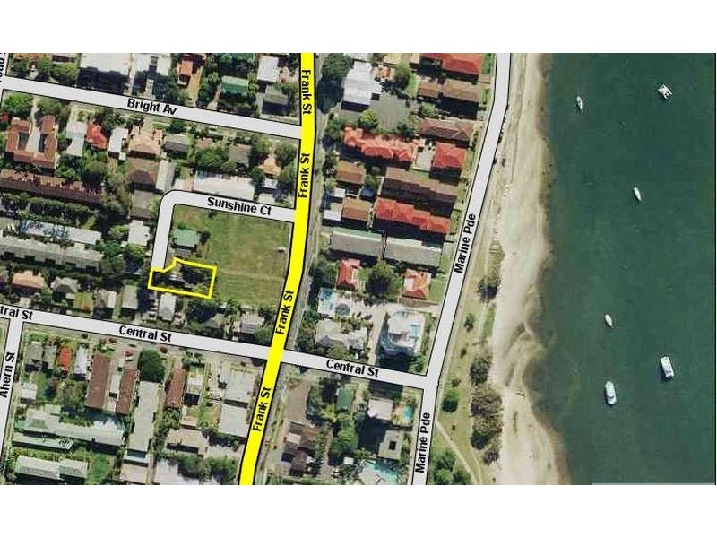 8 Sunshine Court, Labrador QLD 4215