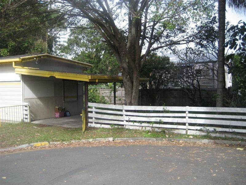 8 Sunshine Court, Labrador QLD 4215