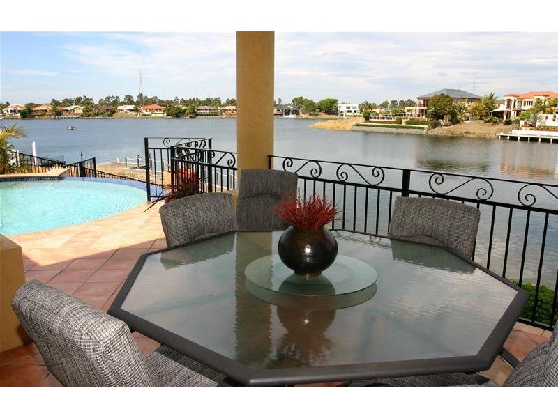 Clear Island Waters QLD 4226