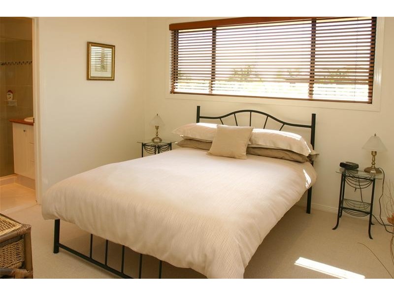 Clear Island Waters QLD 4226