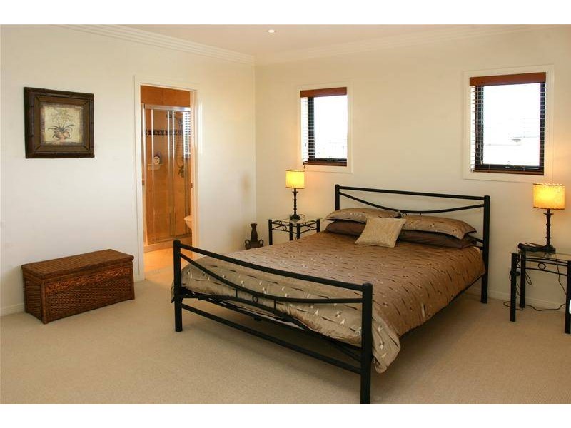 Clear Island Waters QLD 4226