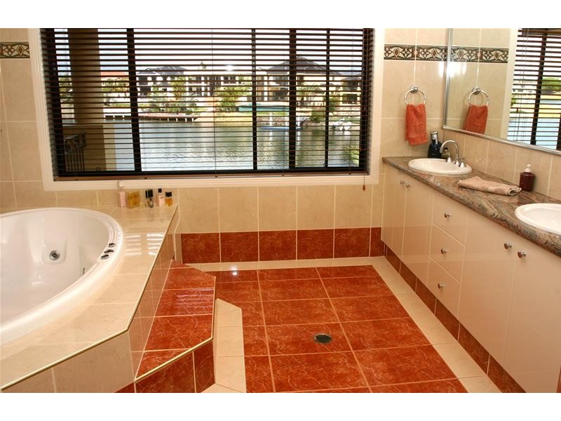 Clear Island Waters QLD 4226