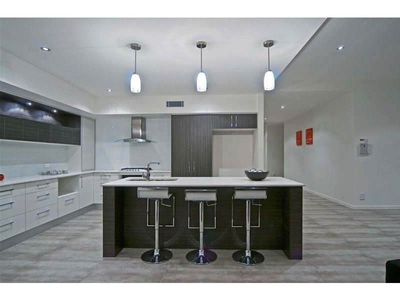 18 Merrimac Boulevard, Broadbeach Waters QLD 4218