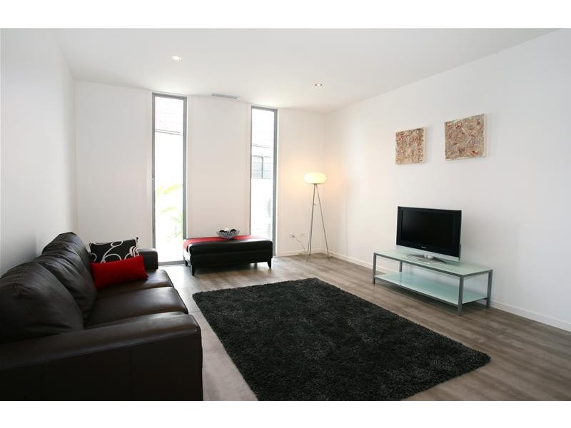 18 Merrimac Boulevard, Broadbeach Waters QLD 4218