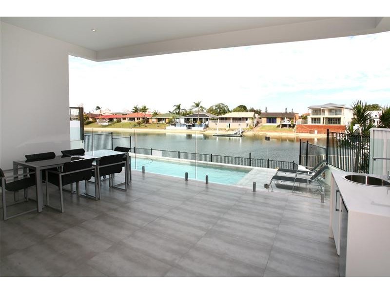 18 Merrimac Boulevard, Broadbeach Waters QLD 4218