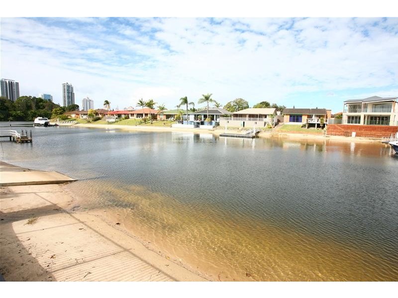 18 Merrimac Boulevard, Broadbeach Waters QLD 4218