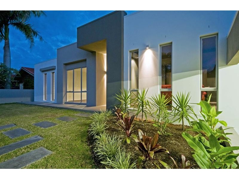 18 Merrimac Boulevard, Broadbeach Waters QLD 4218